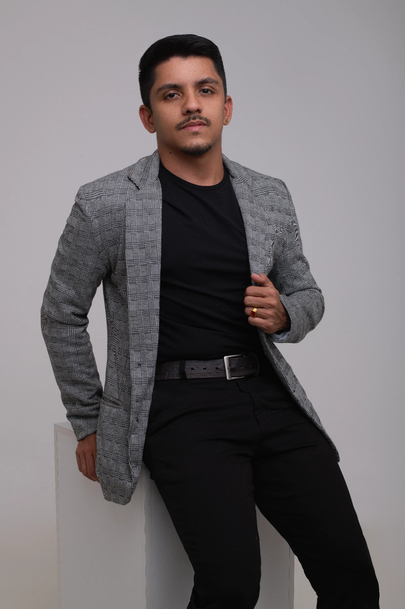 Retrato profissional de Leonardo Roseno